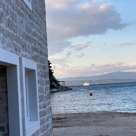 Villa Est Diocletian On Solta - Luxurious Villa, Beachfront, Private Pool, Outdoor Bbq, Large Terrace And Garden, Free Parking - Wonderful Privacy
