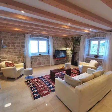 Est Diocletian On Solta - Luxurious Villa, Beachfront, Private Pool, Outdoor Bbq, Large Terrace And Garden, Free Parking - Wonderful Privacy Villa *