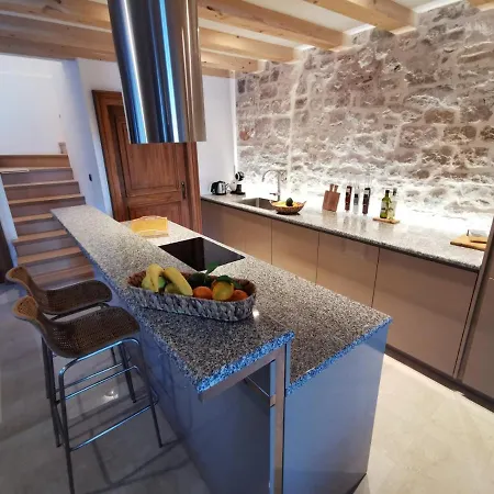 Villa Est Diocletian On Solta - Luxurious Villa, Beachfront, Private Pool, Outdoor Bbq, Large Terrace And Garden, Free Parking - Wonderful Privacy Rogač