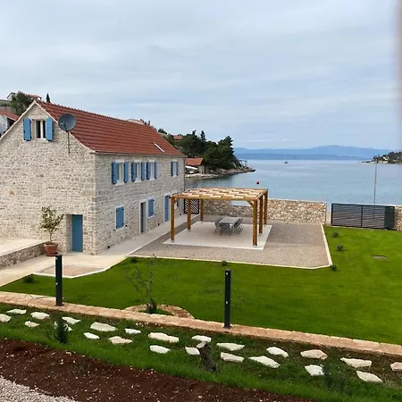 Est Diocletian On Solta - Luxurious Villa, Beachfront, Private Pool, Outdoor Bbq, Large Terrace And Garden, Free Parking - Wonderful Privacy * Rogač