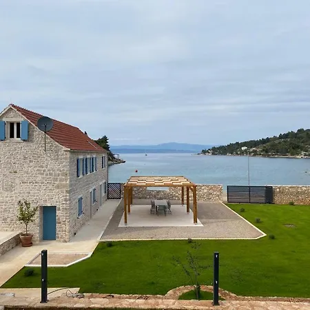Est Diocletian On Solta - Luxurious Villa, Beachfront, Private Pool, Outdoor Bbq, Large Terrace And Garden, Free Parking - Wonderful Privacy * Rogač