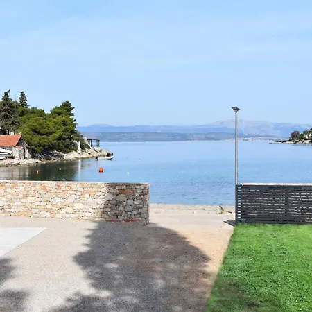 Est Diocletian On Solta - Luxurious Villa, Beachfront, Private Pool, Outdoor Bbq, Large Terrace And Garden, Free Parking - Wonderful Privacy Villa *