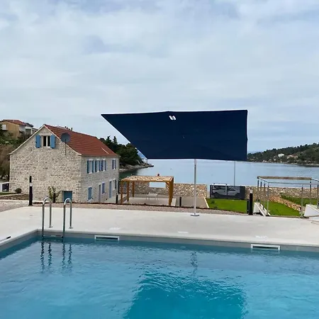 Est Diocletian On Solta - Luxurious Villa, Beachfront, Private Pool, Outdoor Bbq, Large Terrace And Garden, Free Parking - Wonderful Privacy Villa Rogač